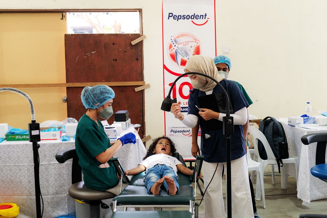Resident getting their free dental check up