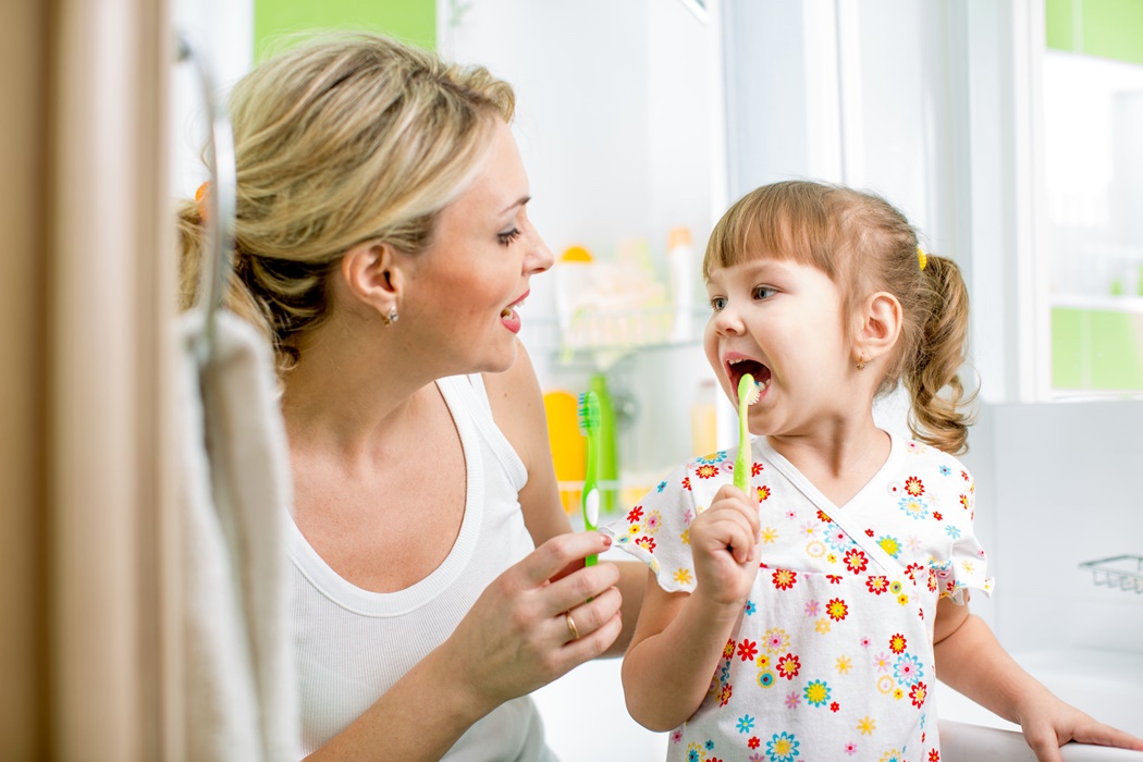 girl brushing teeth