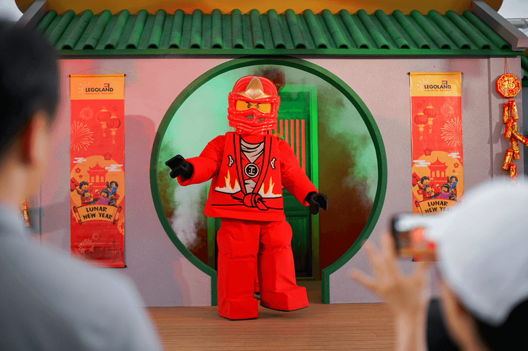 Join Master Wu and his Ninjas in the _Ninja Workshop_ to learn Martial Arts skills and Ninja Moves! (1)