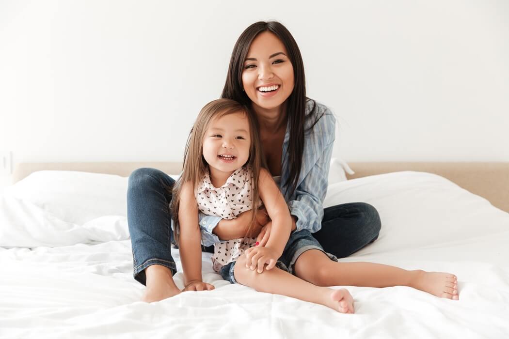 happy mum n daughter