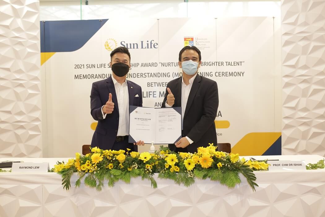 Photo 1 (Scholarship MOU) (1)