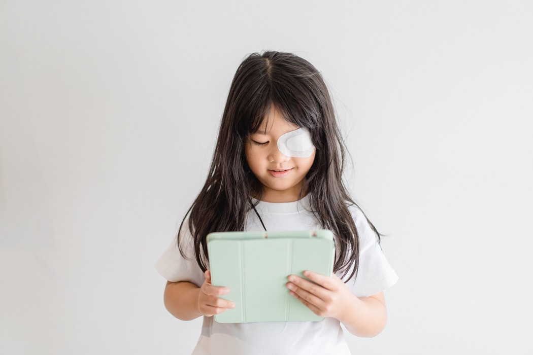 Lazy,Eye,Amblyopia,In,Children.eye,Care.little,Asian,Girl,Covered,Up