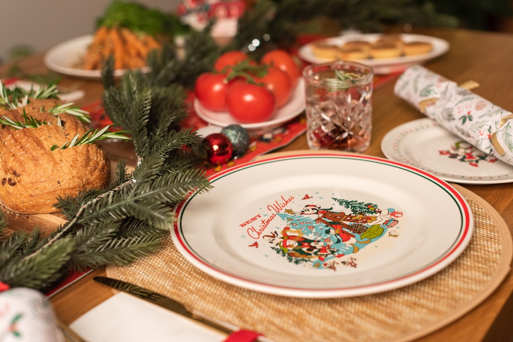 Mickey and Friends Vintage Christmas Dinner Plate 2