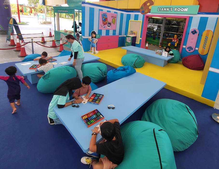 Liann's Fun With Art Booth at LEGOLAND Malaysia