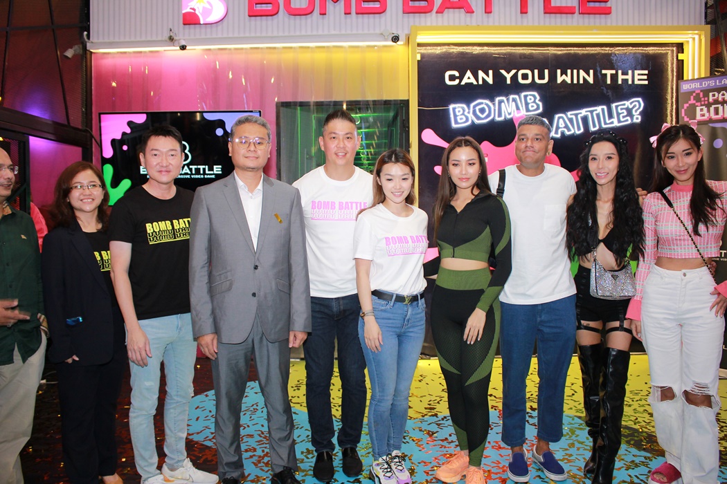 group photo - bomb battle