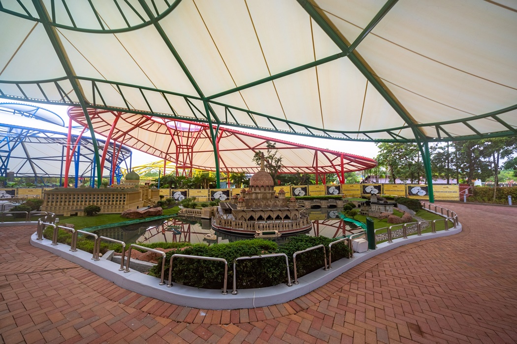Wide angle shot of Shaded Miniland 4