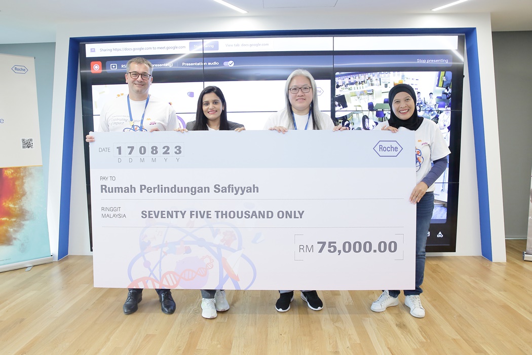 Mock cheque presentation by (L-R) The Roche Team - Arno Kamm, Deepti Saraf and Heng Chai Yin - to Puan Mia from Rumah Perlindungan Safiyyah